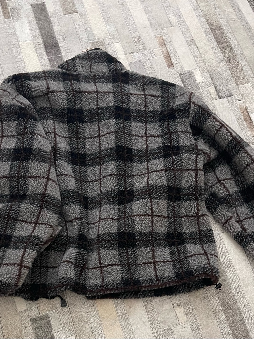 Checkered Gray Sherpa Zip-Up Jacket - Picture 5 of 8